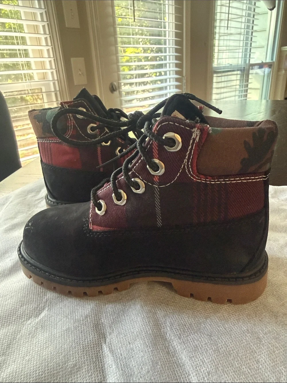Timberland 6-Inch Heritage WaterProof Kids Camo-Trim Black Ankle Boots
